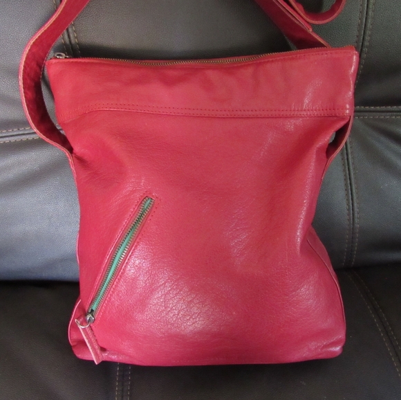 Sticks and Stones City Bag Red Leather fold down Crossbody Flap Purse - Picture 3 of 12